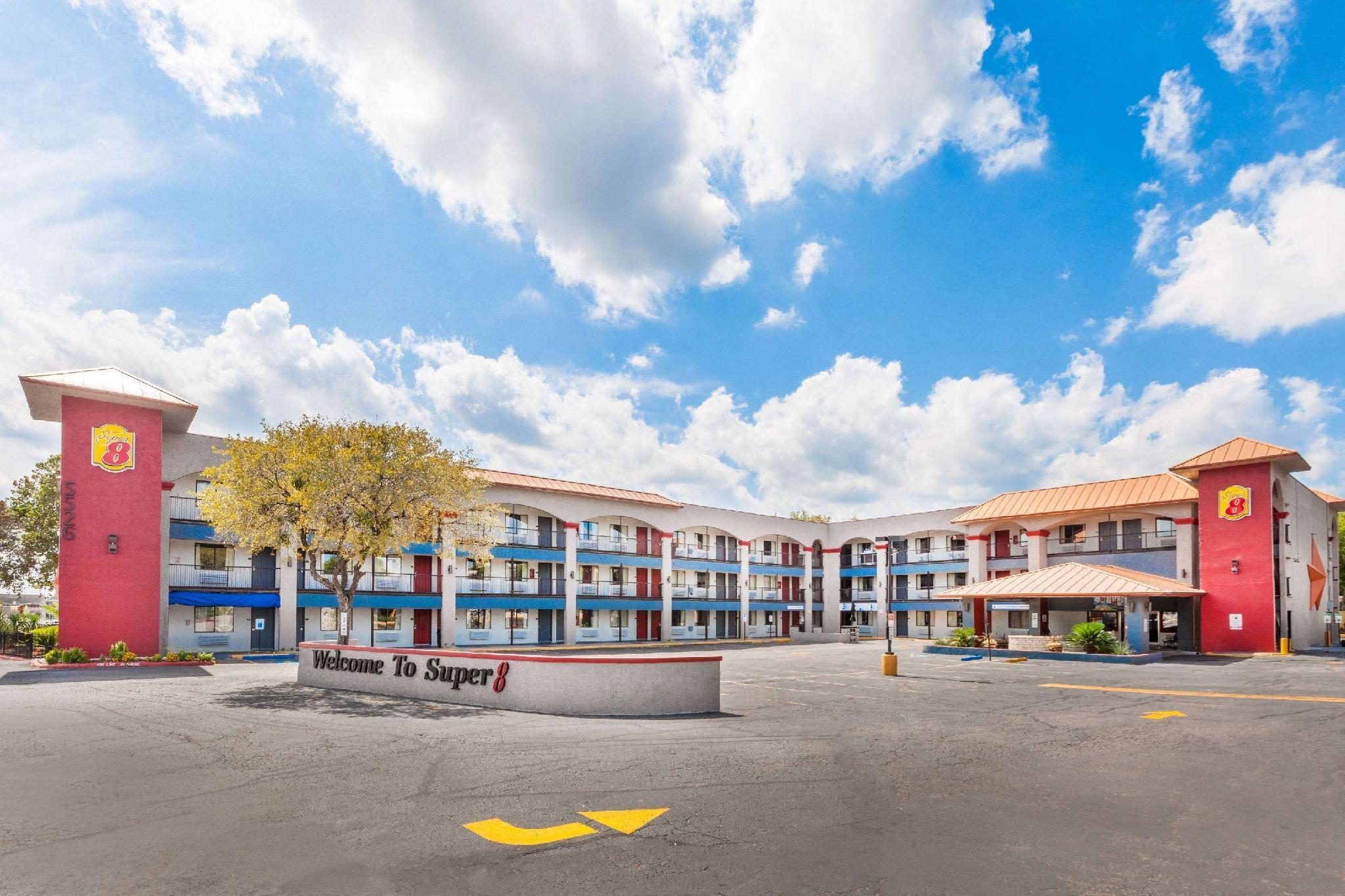Super 8 By Wyndham Austin University/Downtown Area Zewnętrze zdjęcie