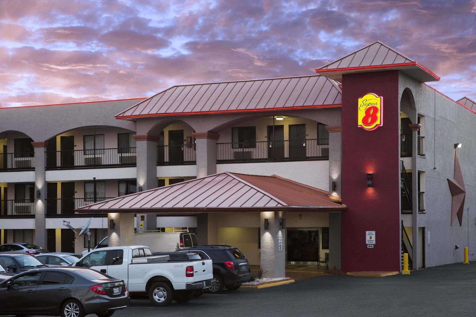 Super 8 By Wyndham Austin University/Downtown Area Zewnętrze zdjęcie